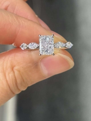 Δαχτυλίδια με Διαμάντι Radiant Cut 1.04ct Εργαστηρίου IGI Certified Πλατινένιο Δαχτυλίδι Αρραβώνων PT950